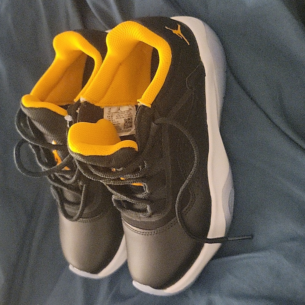 Big kids Jordans - Picture 3 of 7